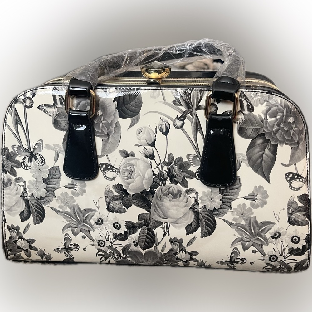 I love Lucy 💋Vintage black and off white handbag 👜